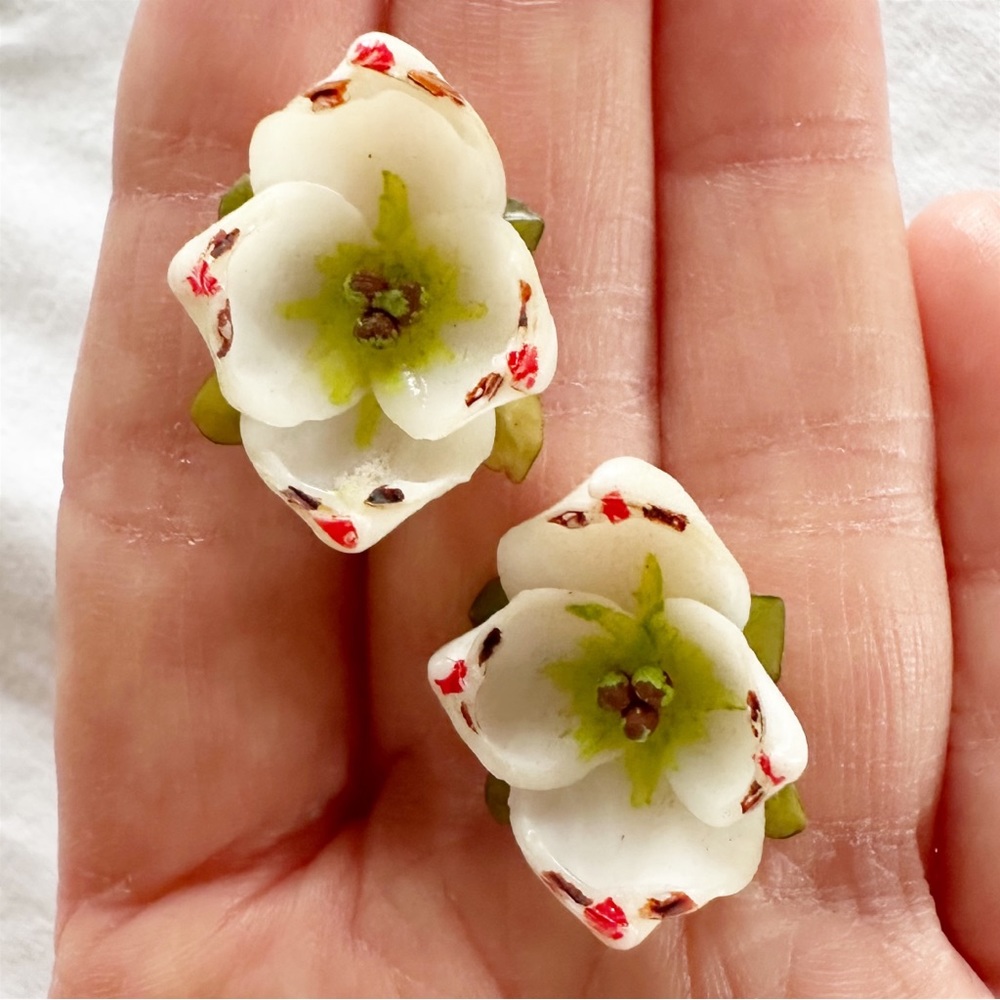 Antique Floral Twist Back Clip On Earrings Vintage Flower Fashion Jewelry
